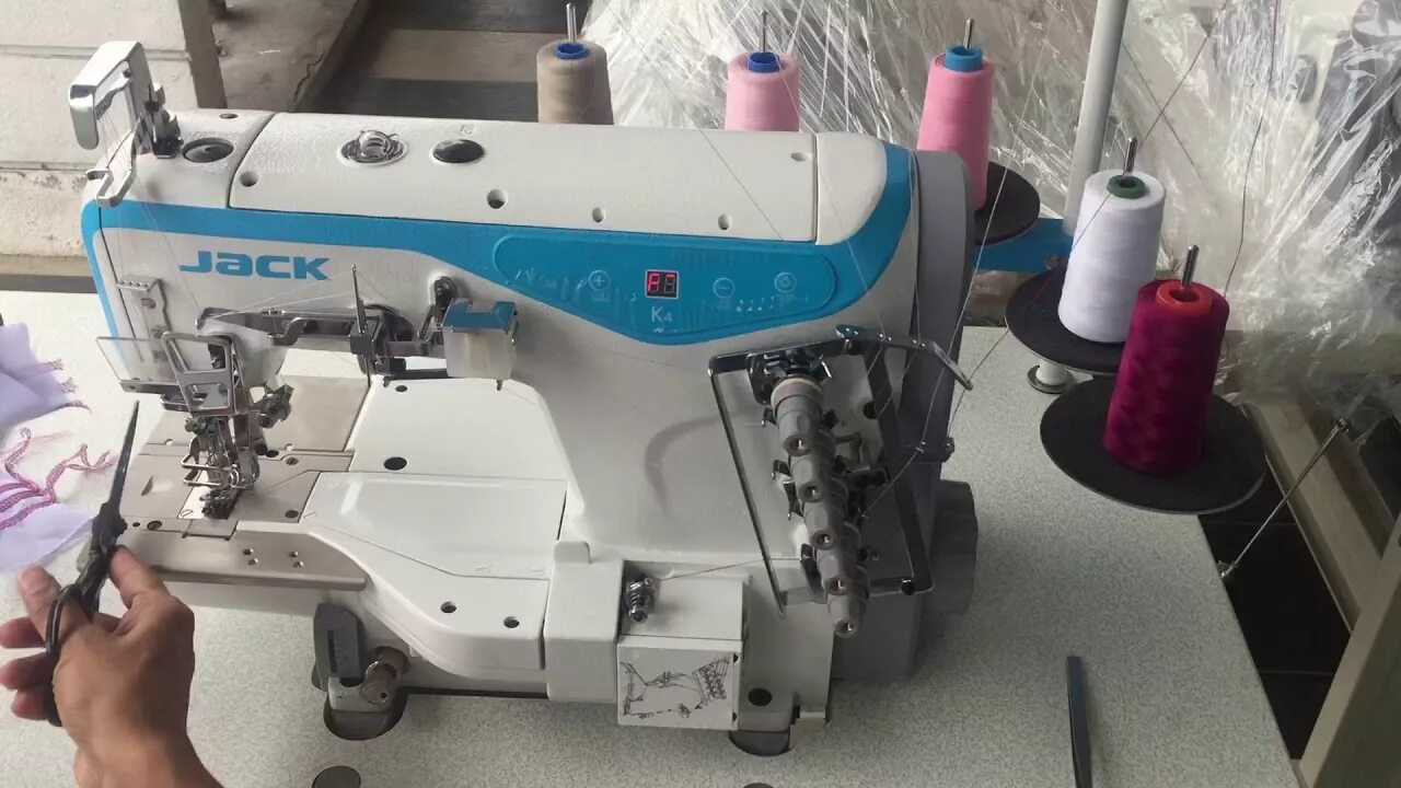 Швейная машинка джак. Jack JK-k4 - плоскошовная швейная машина для трикотажа. Распошивалка Джек w4. Плоскошовка Jack w4. Джек w4 плоскошовная машина.