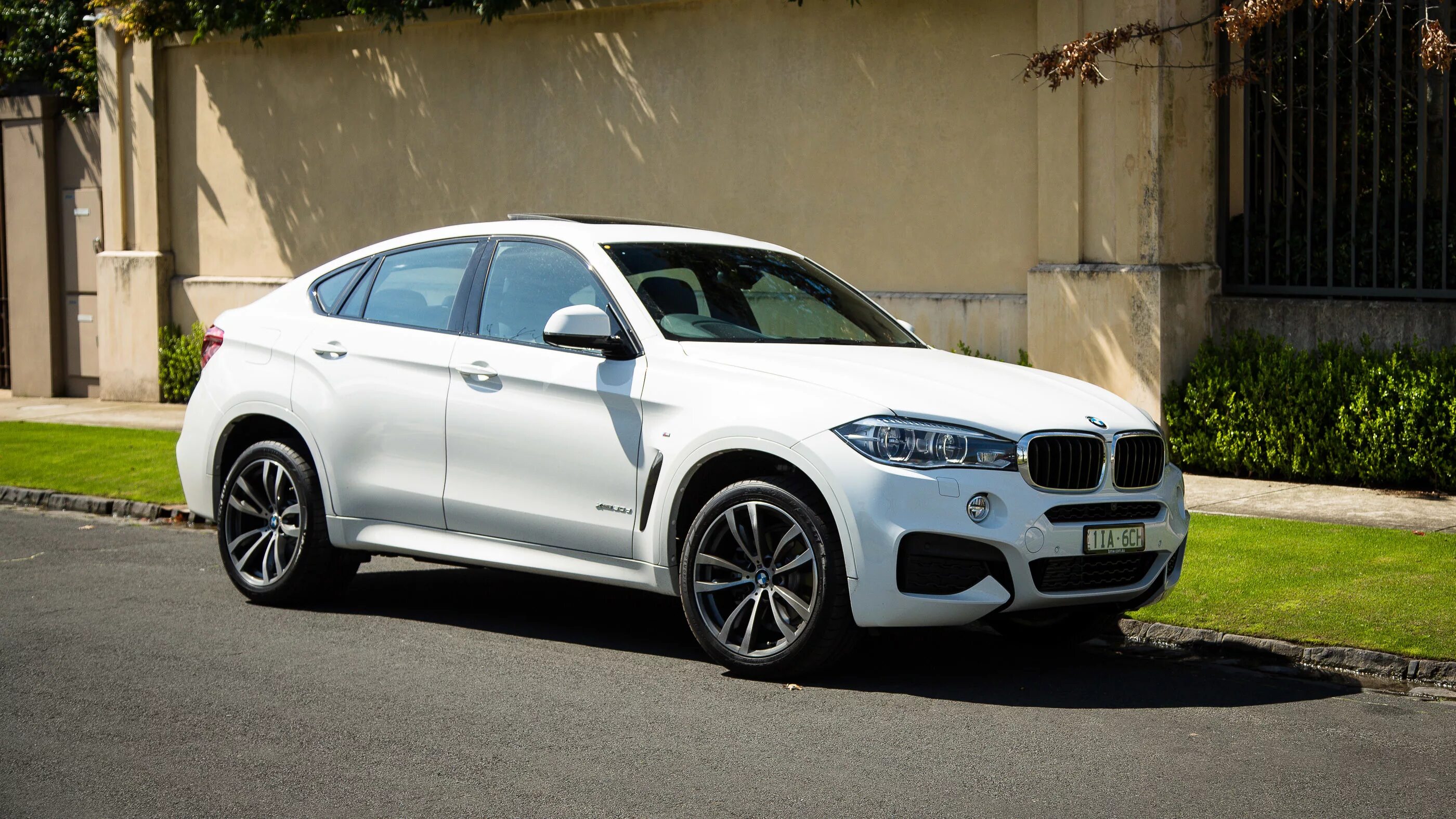 Бмв х6 с пробегом россия. БМВ х6 2016. БМВ x6 2016. BMW x6 2016 белый. БМВ х6 белая 2016.