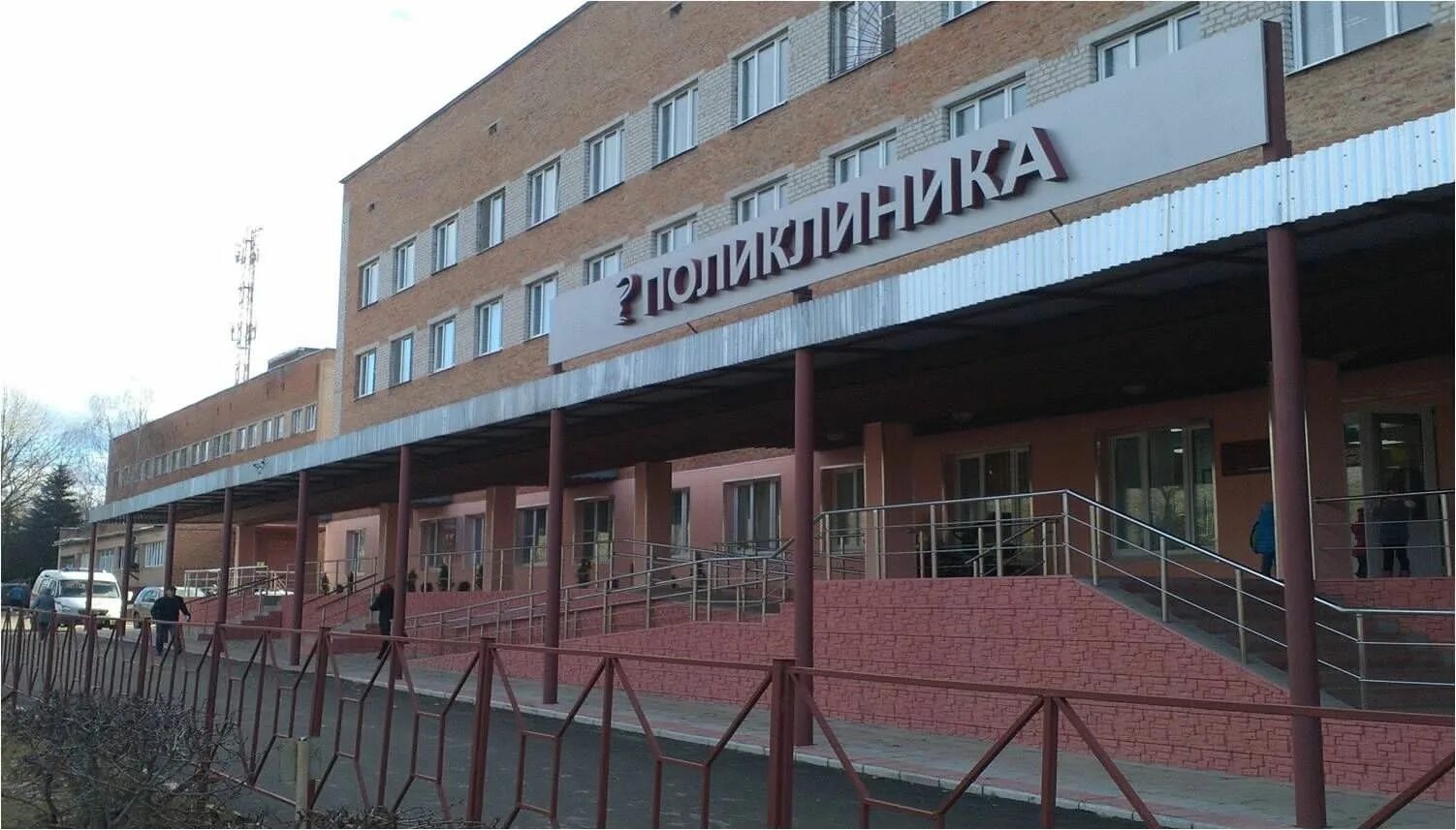 Пилотный проект бережливая поликлиника. Окно регистратуры в поликлинике. Администратор в 6 горбольнице. Поликлиника на котовского 55 тюмень. Лапочкин тамбов.