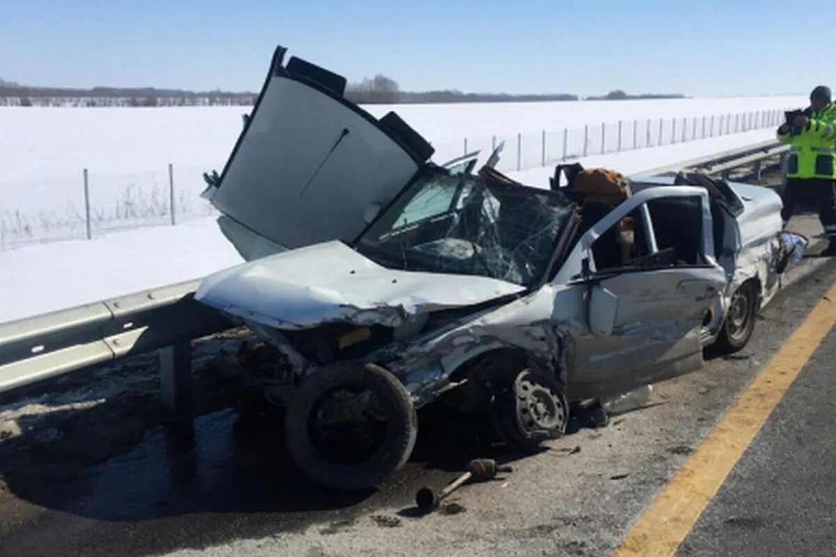 дтп м4 воронежская область 2021. воронеж 4 июня 2024. авария на трассе м4 воронежская область. фура на трассе. два автобуса столкнулись.