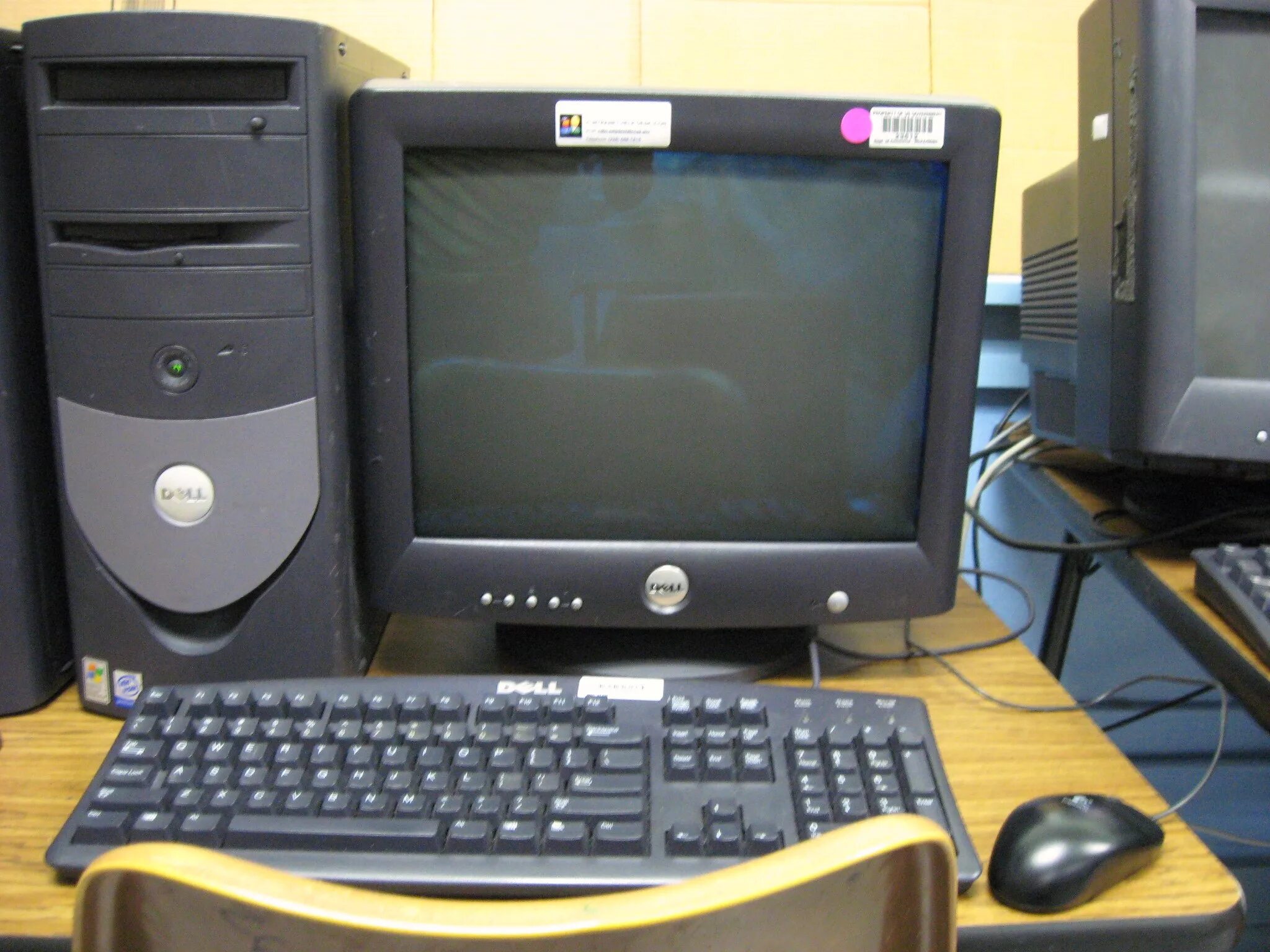 Компьютер не видит старые компьютеры. Dell pc 2001. компьютер dell 2005 года. dell 2000 desktop. dell pc 2007.