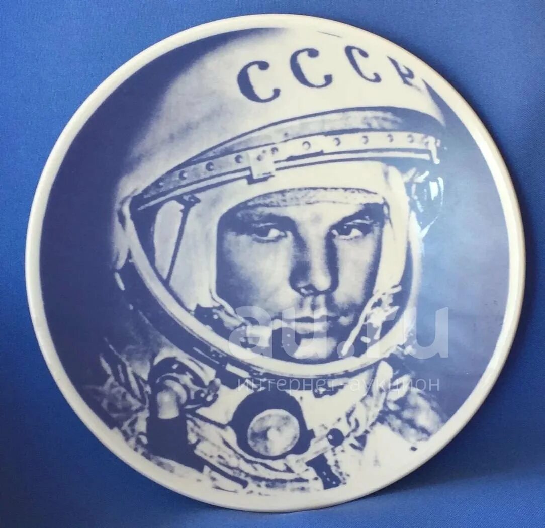 Поехали гагарин рисунок. Портрет Юрия Гагарина на день космонавтики для детей. Портрет Юрия Гагарина на день космонавтики. Рисунок Юрия Гагарина.