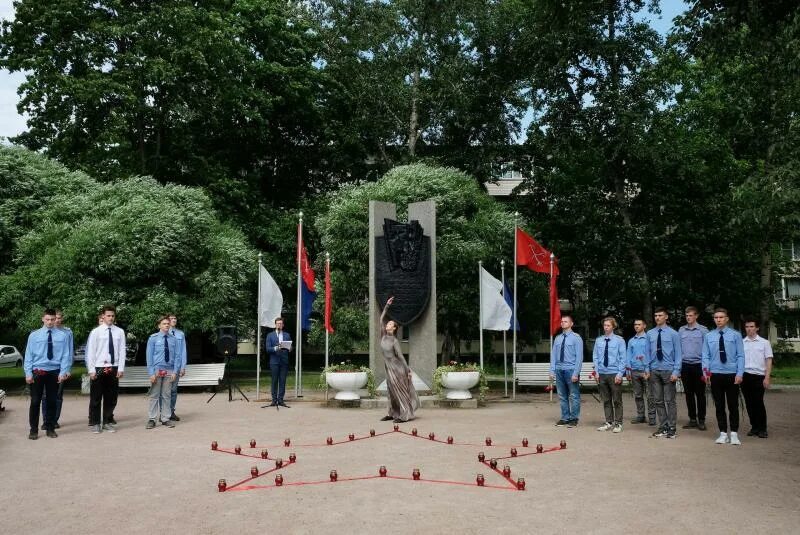 Памятник 3 Фрунзенской дивизии народного ополчения. Памятник дивизии народного ополчения Фрунзенского района. Памятник добровольцам 3-й Фрунзенской. Памятник добровольцам 3-ей Фрунзенской дивизии. Памятник волонтерам