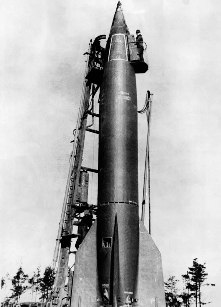 Самая первая баллистическая ракета. ФАУ-2 баллистическая ракета. Первая баллистическая ракета ФАУ-2. V-2 («ФАУ-2»). ФАУ 2 Германия.