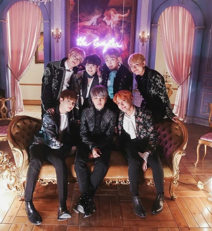 Блуд свит. Bts blood sweat and tears обои. Чимин эра blood sweat and tears. Bts blood sweat and tears. Блуд свит тирс бтс.