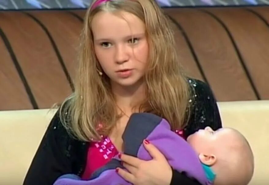 Девочка беременна в 9. Эльвира бессуднова. люба бессуднова родила в 14 лет. даша бессуднова. девочка родила от учителя математики.