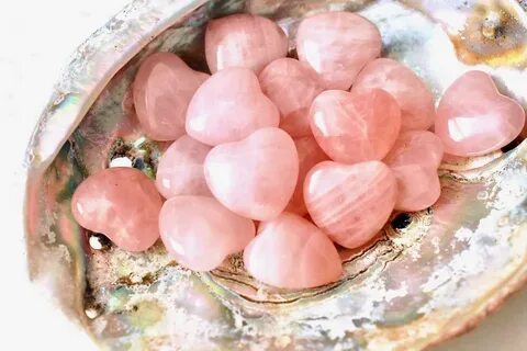 Розовый камень для женщин
