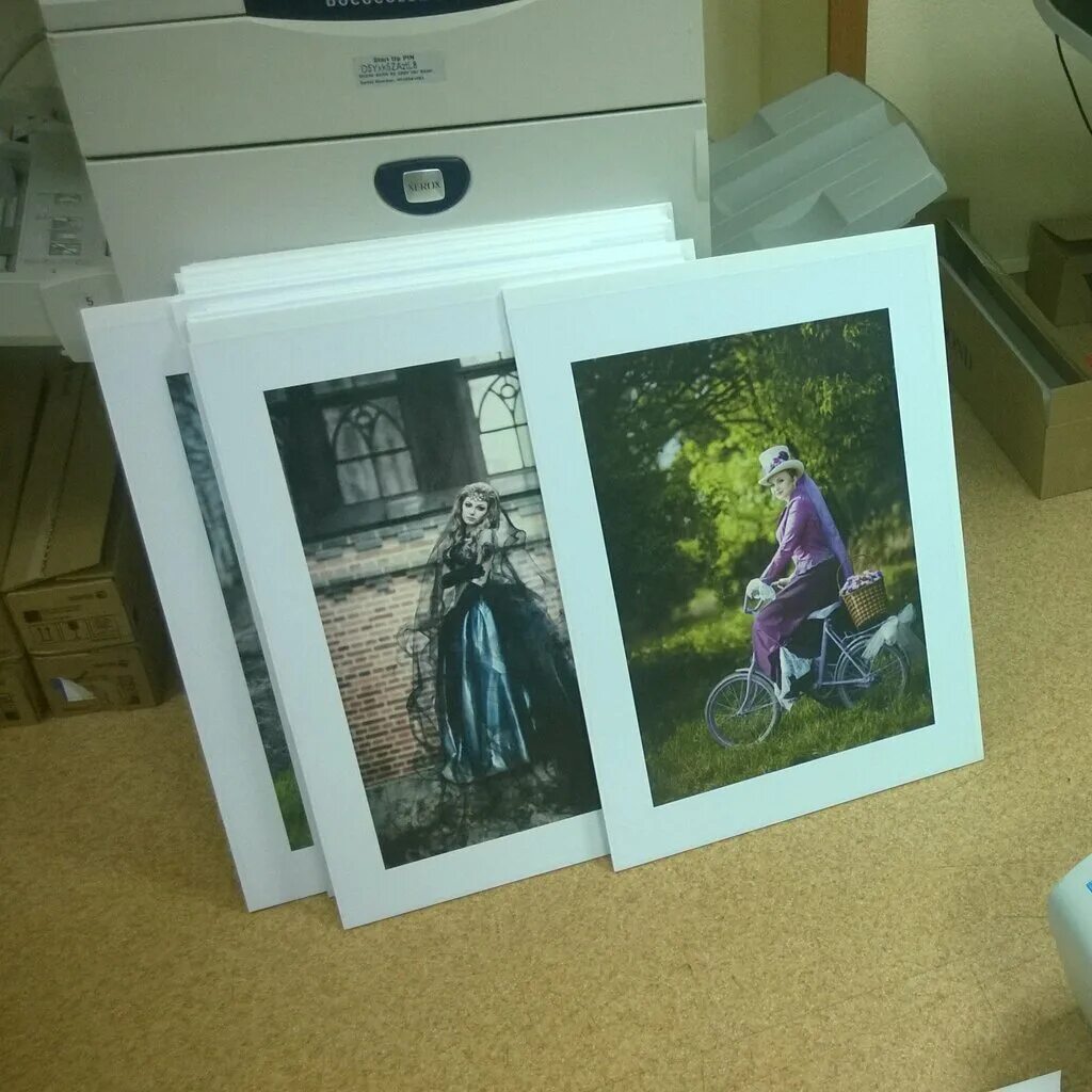 широкоформатная печать. типография холст. холст на подрамнике. визитка печать на холсте. картина на холсте.