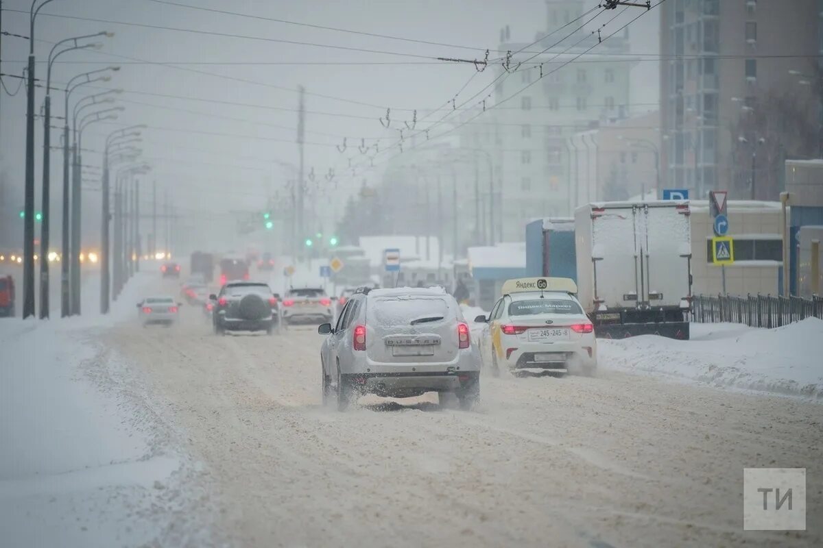 Снежная казань. Снегопад в казани. Сугробы в казани. Когда будет снег в казани. Когда будет снег в казани.
