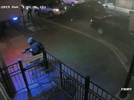 Открыл стрельбу в баре