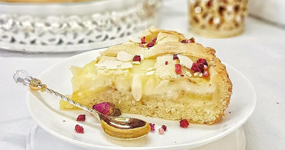 Яблочный пирог с заварным кремом рецепт. Польская шарлотка с заварным кремом. яблочный пирог с заварным кремом. выпечка с яблоками и заварным кремом. пирог с яблоками и заварным кремом.