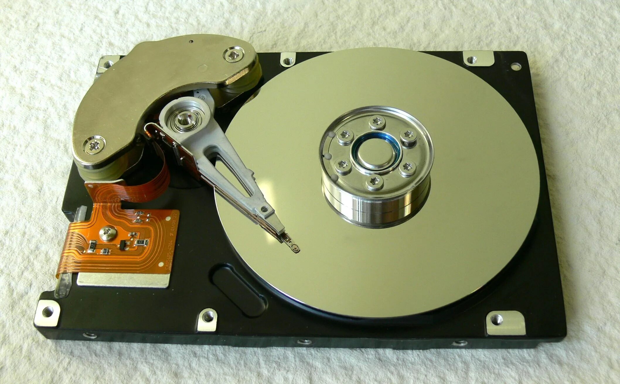 Disk time. Жесткий диск 1999. накопитель информации - жесткий диск (hdd, hard disk drive). жесткий диск (накопители на жестких магнитных дисках, нжмд). первый магнитный жесткий диск.