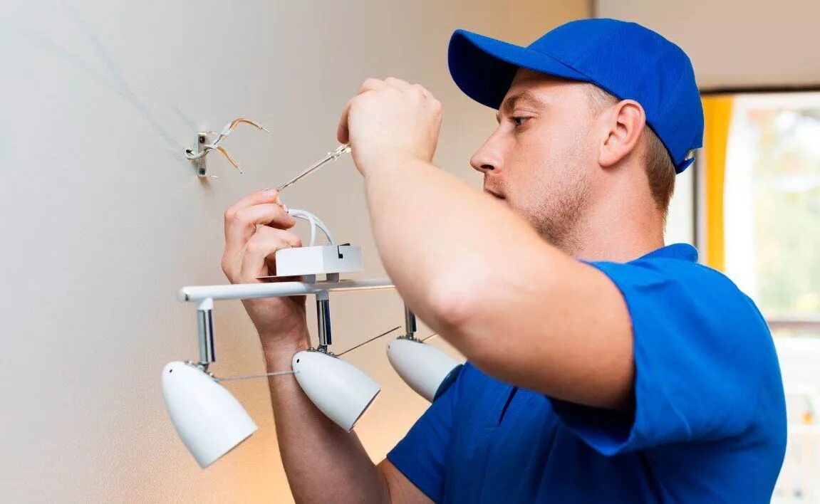 Монтаж промышленного освещения. Монтаж осветительных приборов. Электрика в квартире. Лофт светильники на потолок. Монтаж освещения дома.