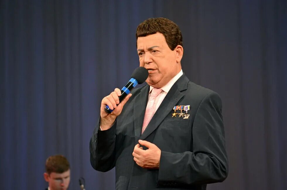 Дмитрий федоров. Народный артист донецкой народной республики. Народный артист донецкой народной республики. Сергей лупильцев. Александр филатов актер донецкой муздрамы.