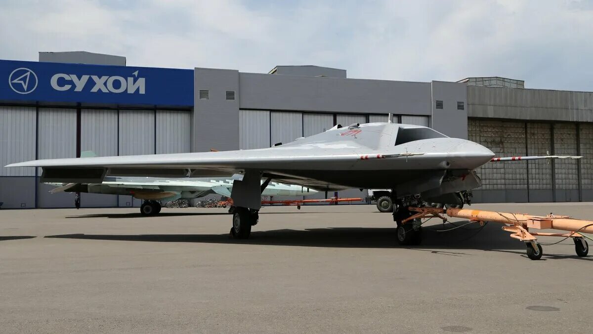 Дрон охотничий. Ударный бпла с-70 «охотник». Квадрокоптер охотник. Охотник на дроны. Стелс-беспилотник «охотник».