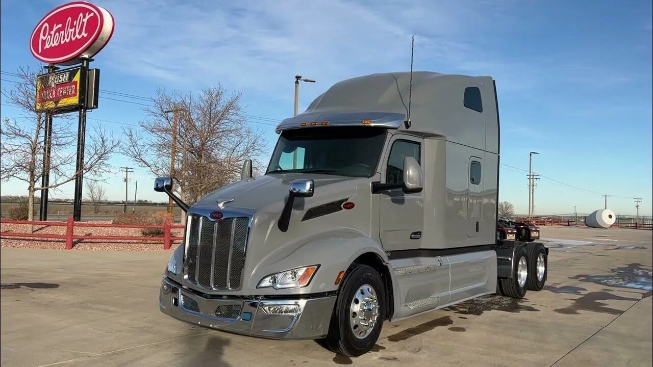 2025 579. Peterbilt 579 2025. peterbilt 579 2025. петербилт 2025. peterbilt 579 2025.