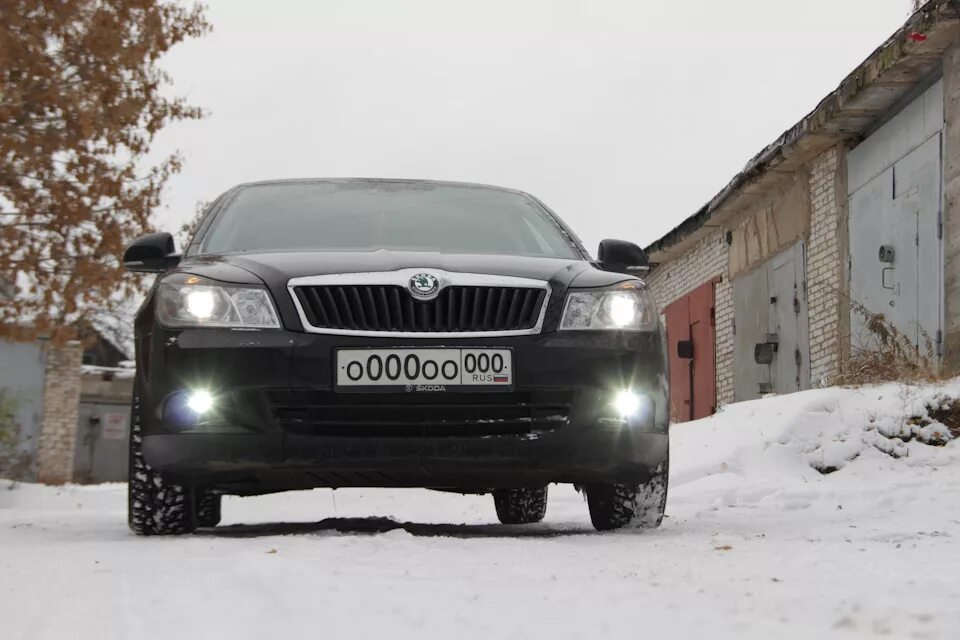 Фары на шкода октавию куплю. Противотуманки Шкода актавия а 5. ПТФ led линзы Skoda Octavia a5 FL.