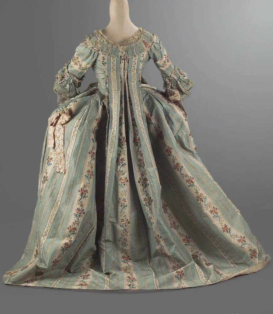 Rococo одежда