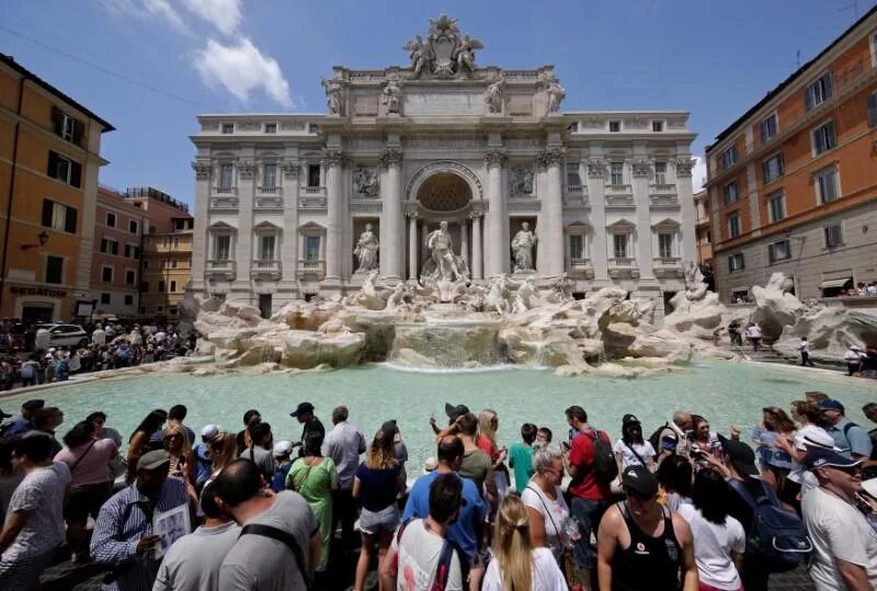Я был в риме. Фонтан в риме. фонтан в италии знаменитый и колизей. trevi fountain.