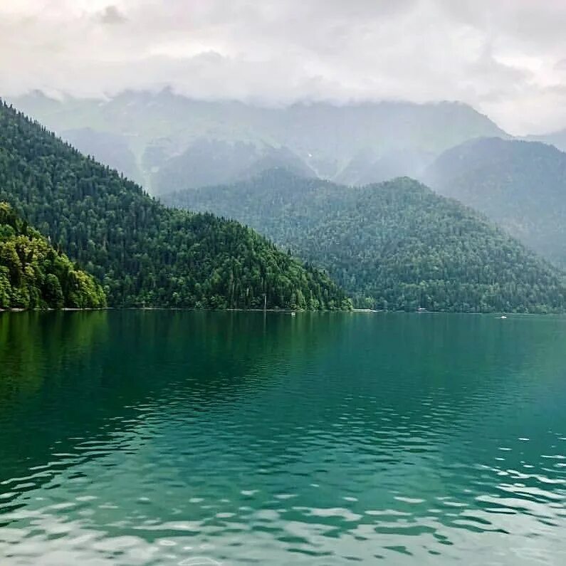 Озеро рица. Абхазия обложка. Курорт в абхазии 5 букв. Абхазия поселок багрипш. Курорт в абхазии 5 букв.