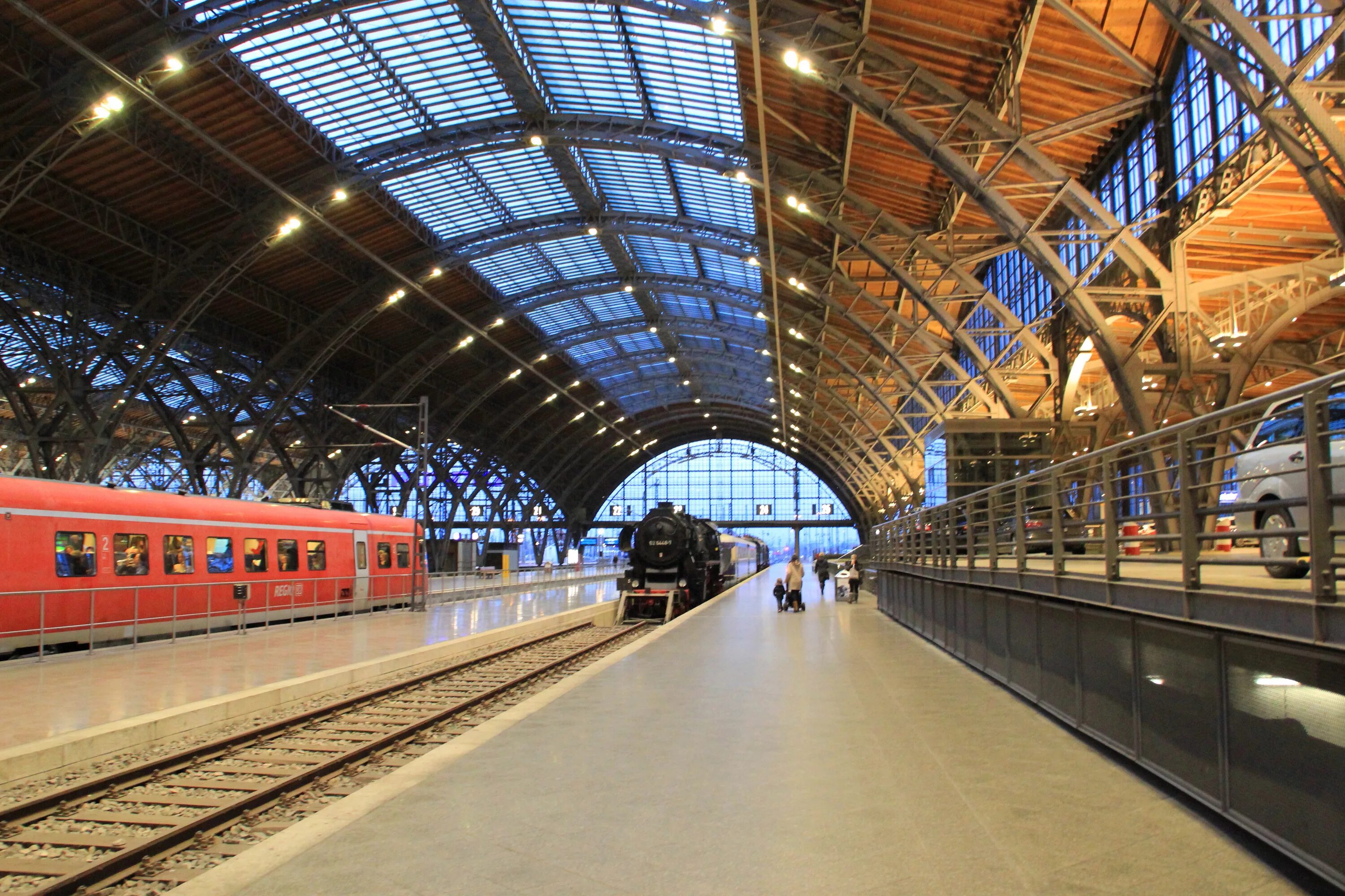 Railway Station – станция вокзала. Трейн Стейшен. Лейпциг Железнодорожный вокзал. Leipzig Hauptbahnhof Railway Station.