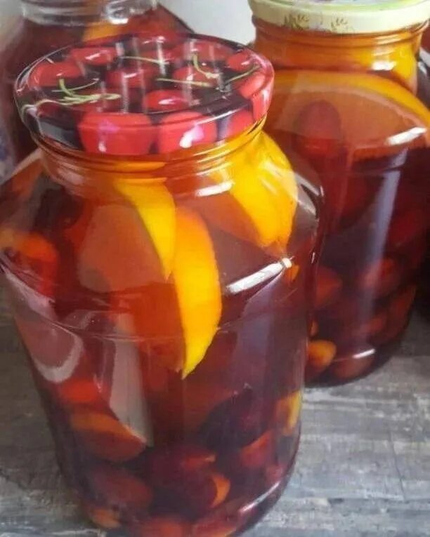 Компот вишня с чем сочетается на зиму. Компот. апельсиновый компот. компот на зиму. компот с апельсинами.