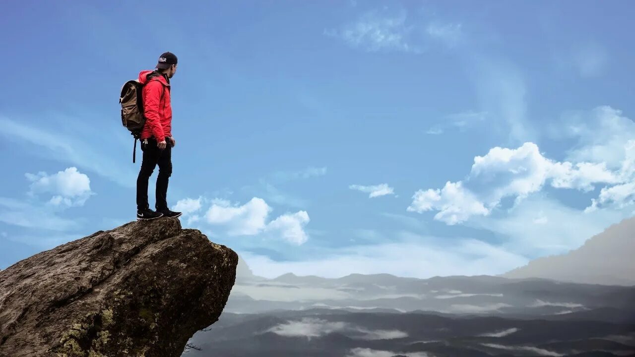 Мотивация без музыки. Человек на горе. Человек в горах. Человек стоящий на горе. Человек на фоне гор.