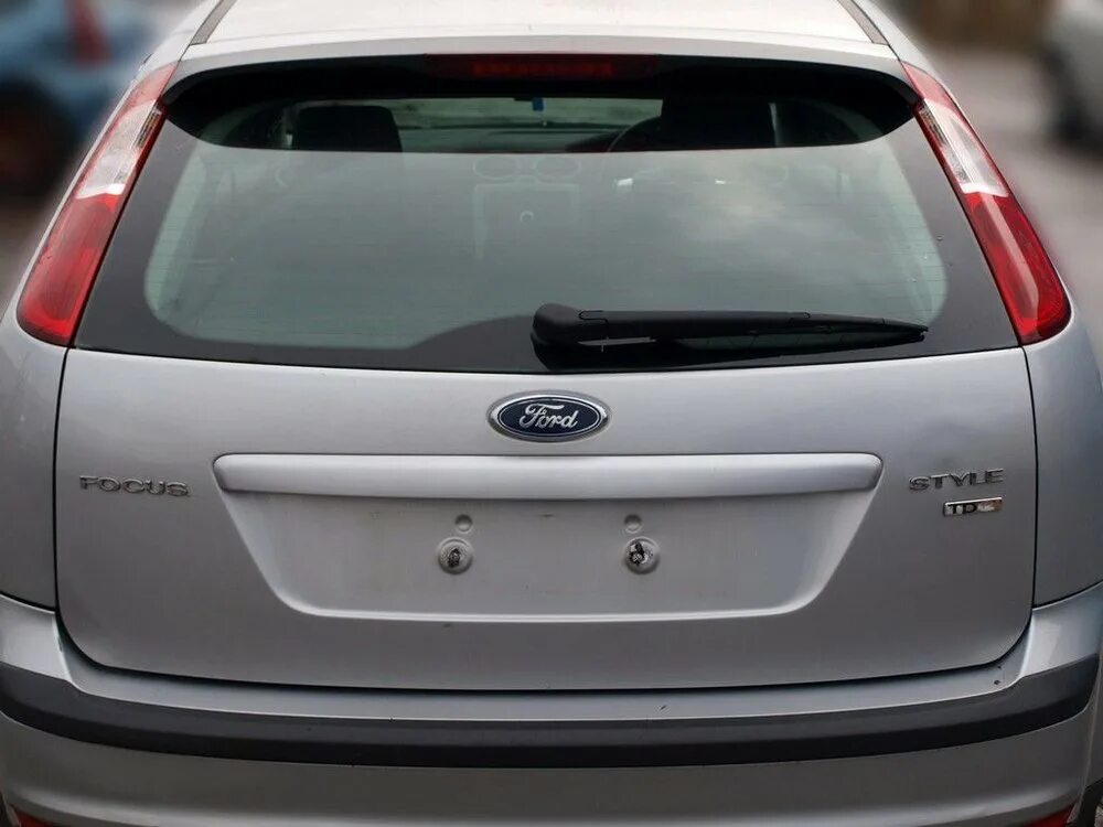 Двери на форд фокус универсал. Ford Focus 2 хэтчбек заднее стекло. Форд фокус 2 заднее стекло.
