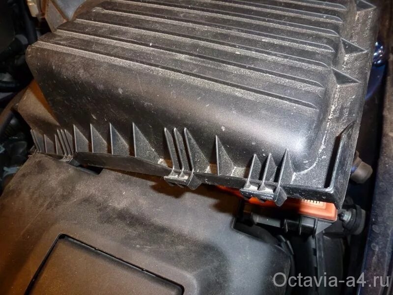 Замена воздушного фильтра Шкода Октавия Тур Octavia tour