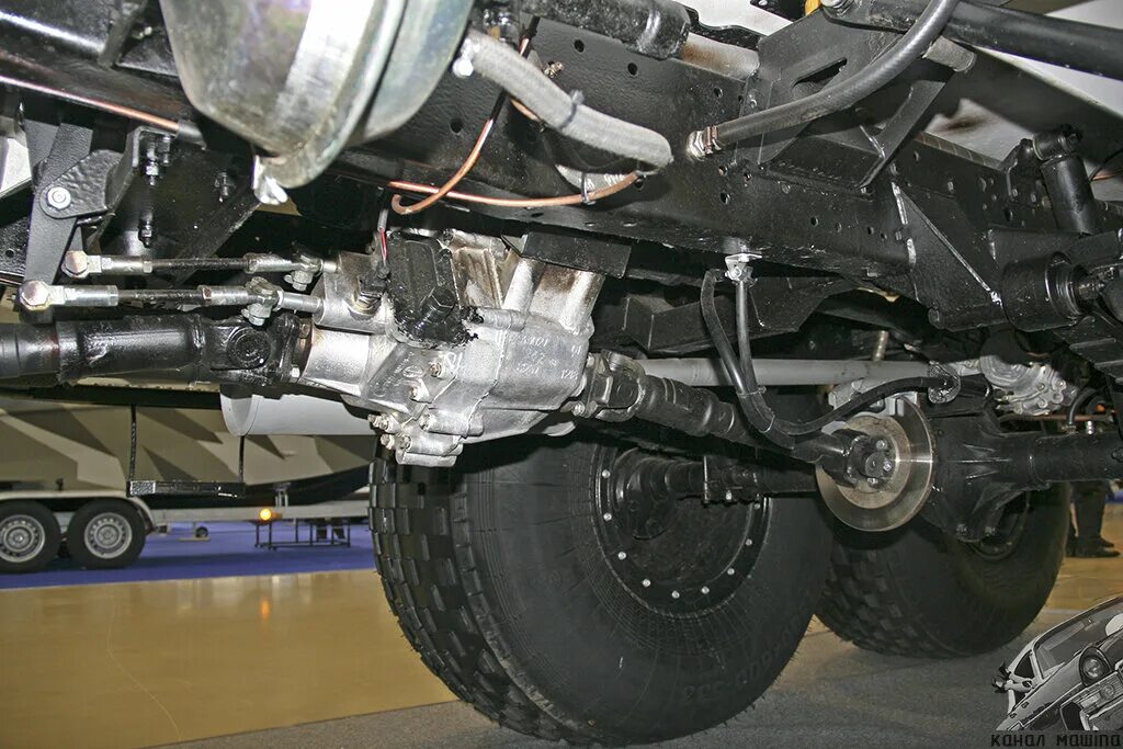 Кардан соболь 4х4 на шрусах. Передний мост газ-2217 соболь. Газ 3302 снизу. Привод передний соболь 4х4. Привод кардана газель соболь 4х4.