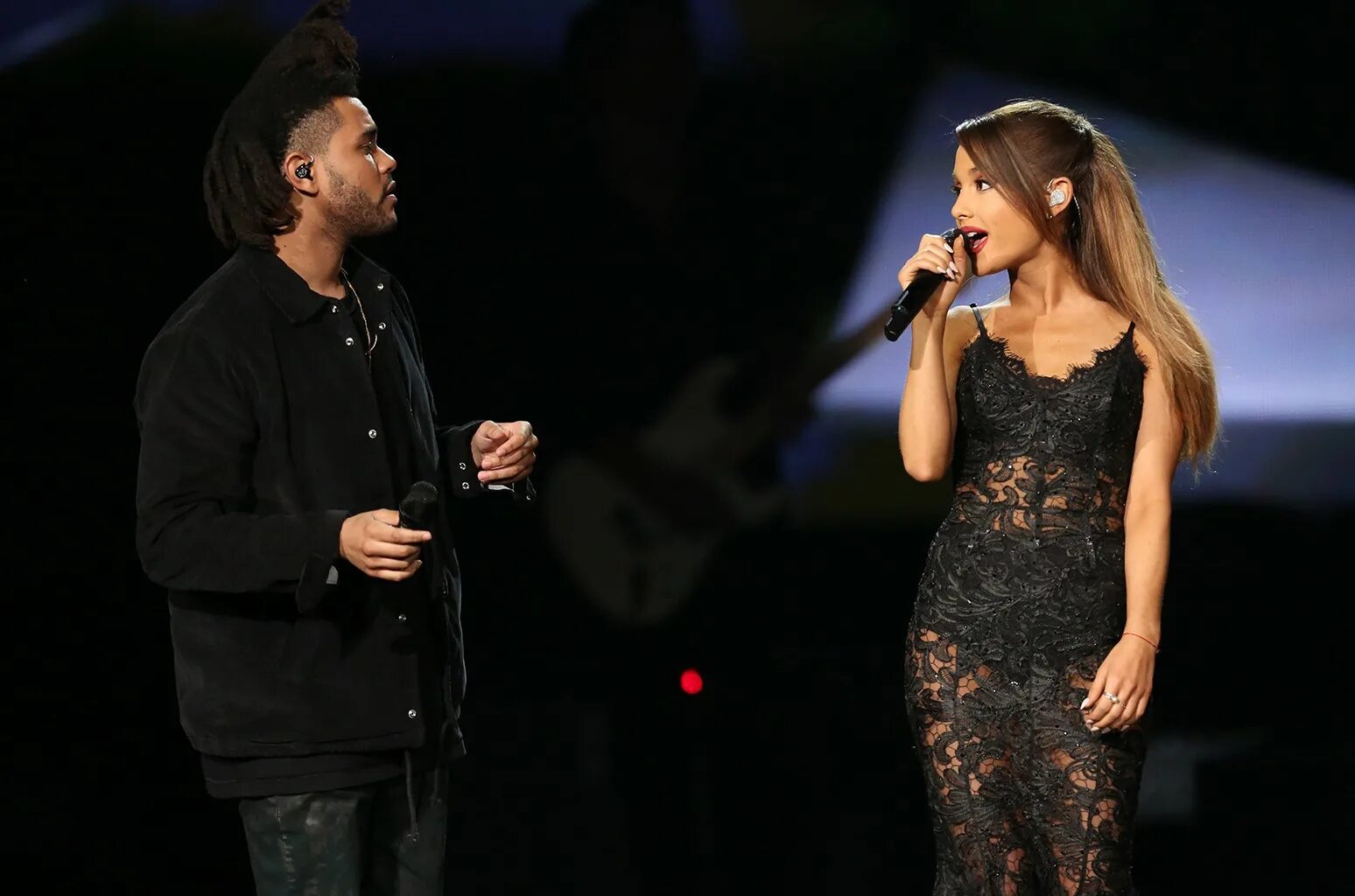 Спеть песню дуэтом. Ariana grande and the Weeknd 2021. The weekend and Ariana. The Weeknd and Ariana grande 2023.