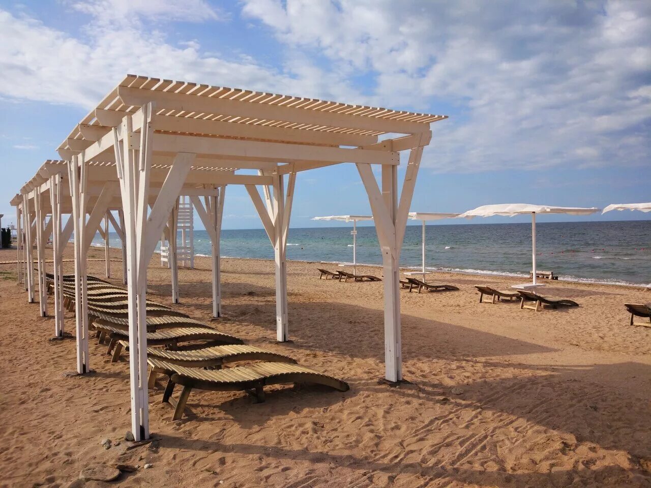 Пансионат бригантина крым береговое. Геленджик море 2023. Пансионат царь евпатор. Отель белый пляж джемете официальный сайт. Санаторий парус анапа пляж.