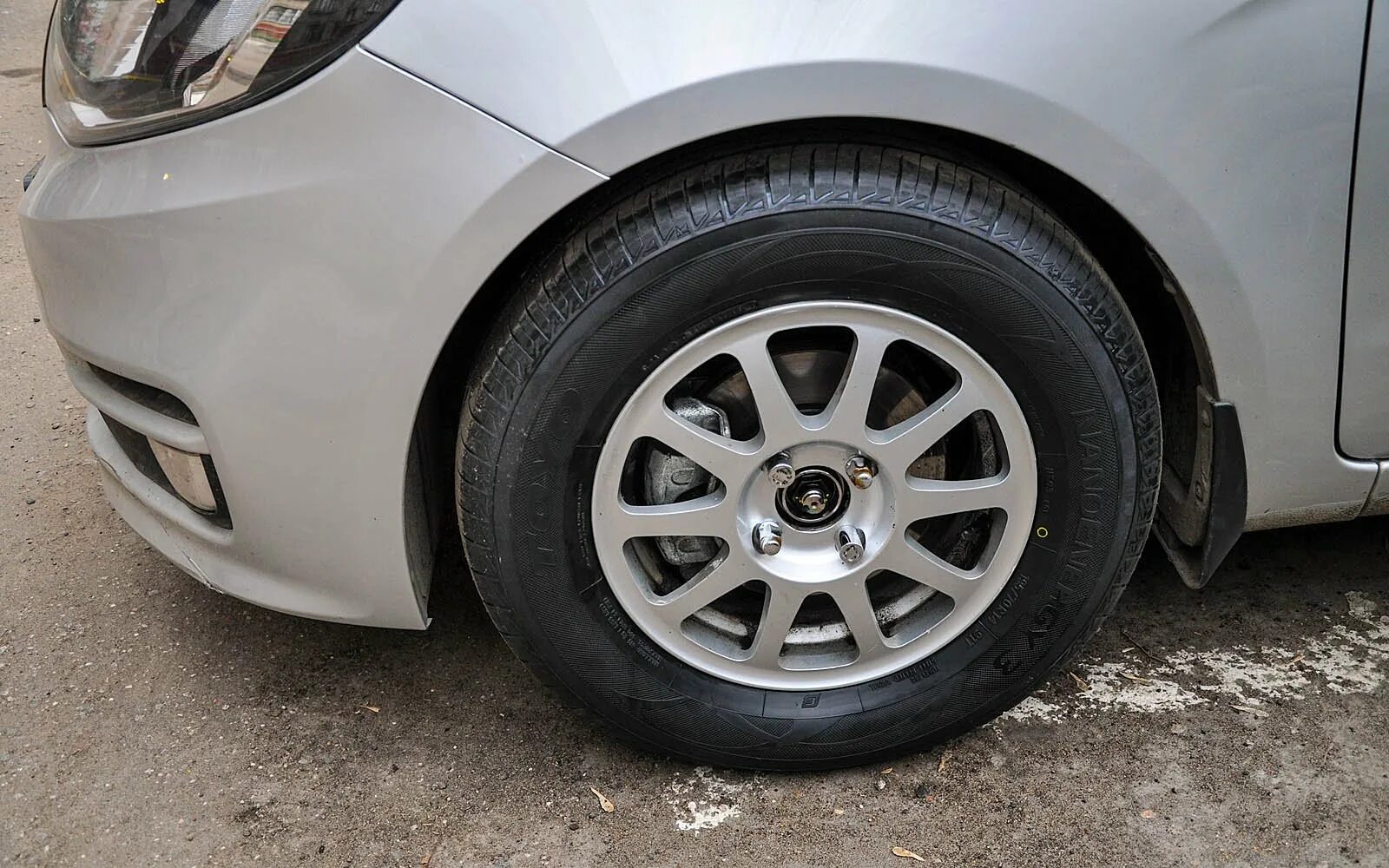 Приора 185 70 r14. Подходят колеса. Диски hyundai solaris r15. Подходят колеса. Размер резины ваз 2114.