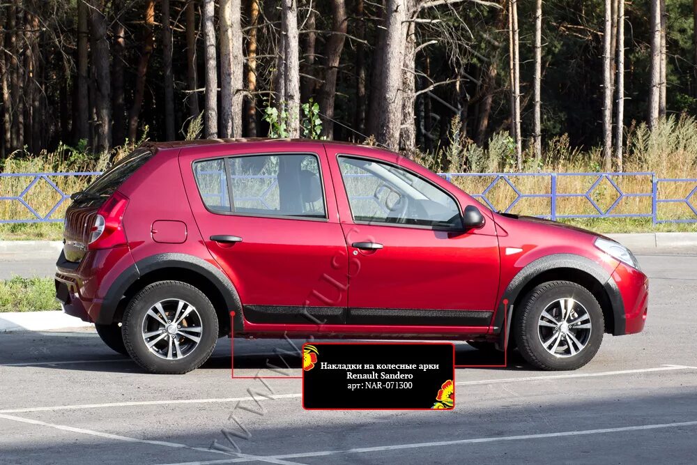 Рено сандеро купить накладки. Накладки на колёсные арки Renault Sandero 2009-2013. Накладки на арки Рено Сандеро 1. Накладка арки Renault Sandero. Рено Сандеро 1 арка.