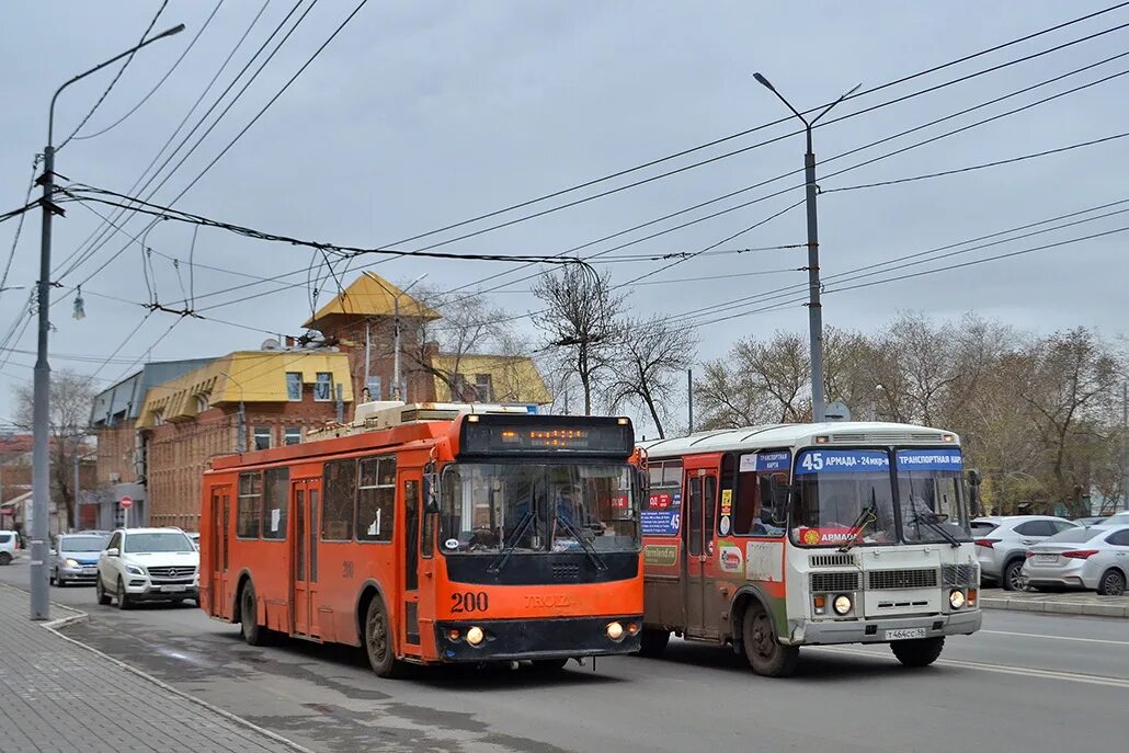 Оренбург 10 апреля. Троллейбус 2 Оренбург. Автобус 10 Оренбург. Муниципальный транспорт Оренбурга. Старые троллейбусные маршруты Оренбурга.