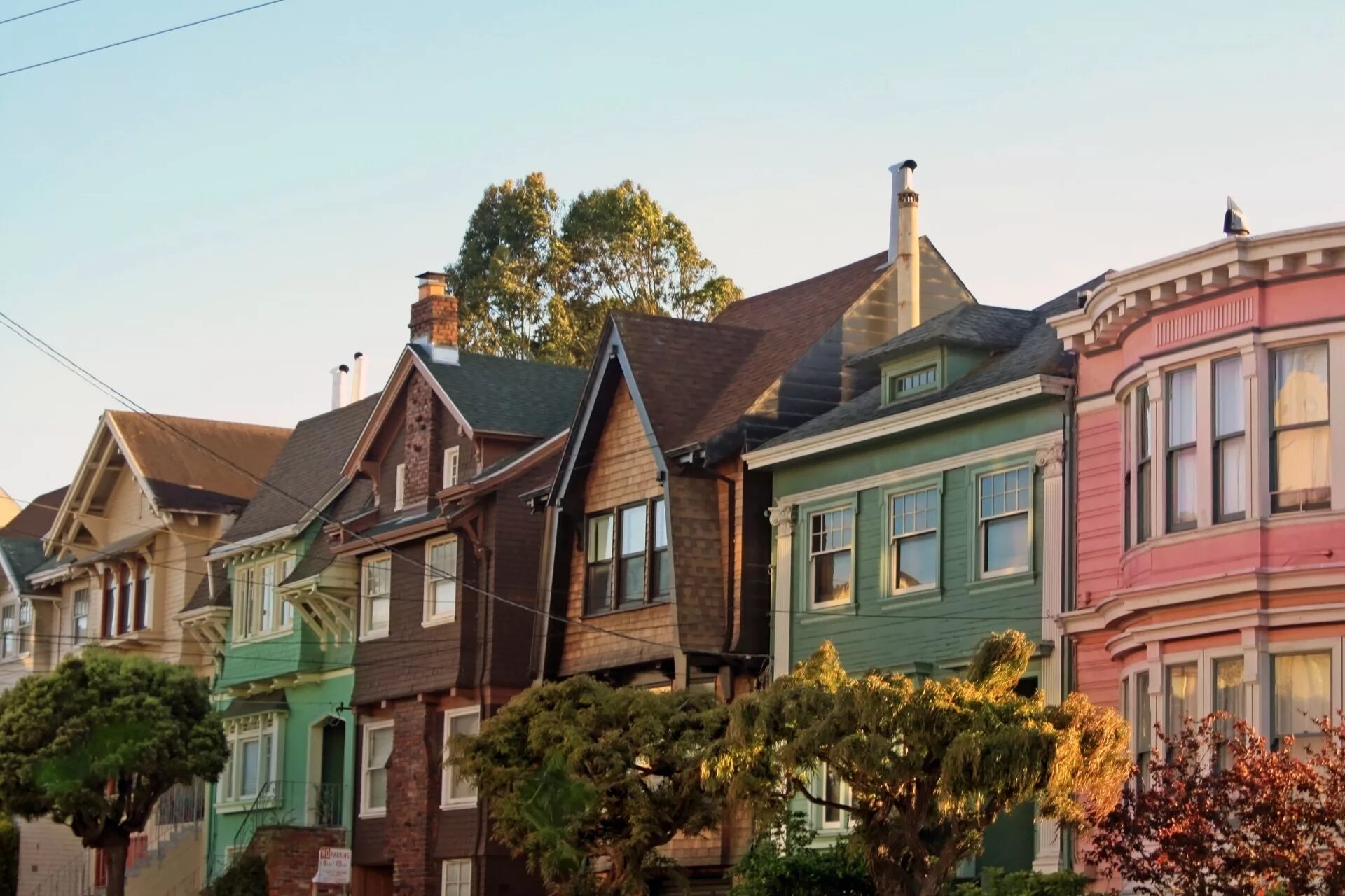 Американский пригород субурбия. Home row. Real estate. Backspace где находится на клавиатуре. Британхаусы.