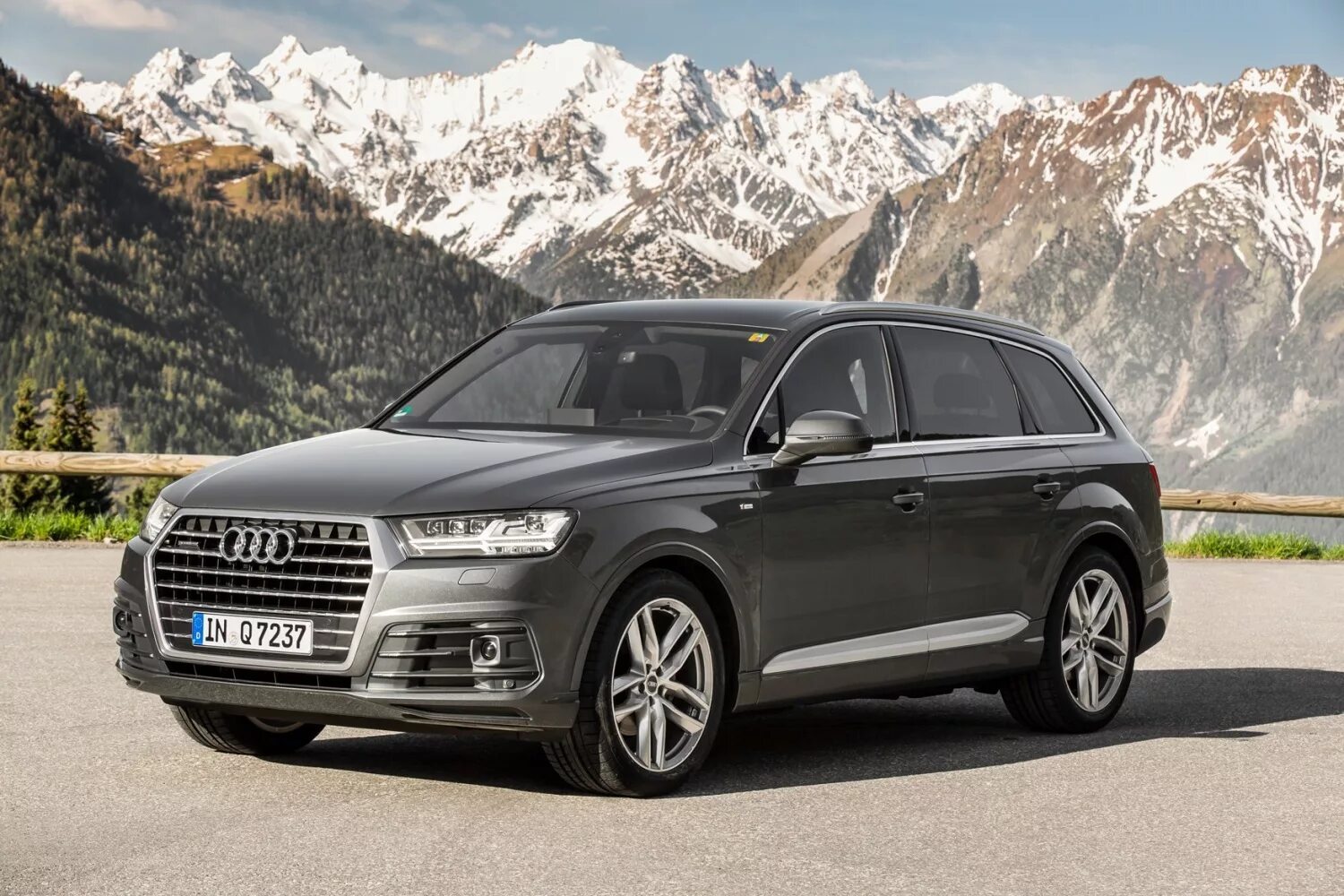 Купить ауди q7 в москве. Audi q7. Audi q7 2015. Ауди ку 7 2015. Audi q7 2016.