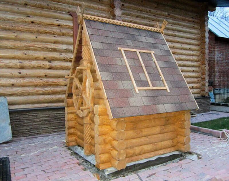 Деревянные срубы колодцев