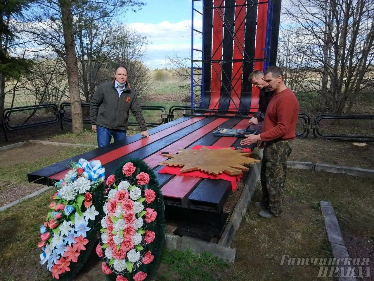 Мемориальный комплекс в гатчине проект. Новый памятник в гатчинском районе. Новый памятник в гатчинском районе. Новый памятник вов. Посёлок сиверский ленинградская область достопримечательности.