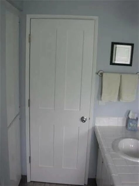 Авито двери ванна. Дверь в туалет. Дверь в ванную. Двери для ванной и туалета. Дверь в санузел.