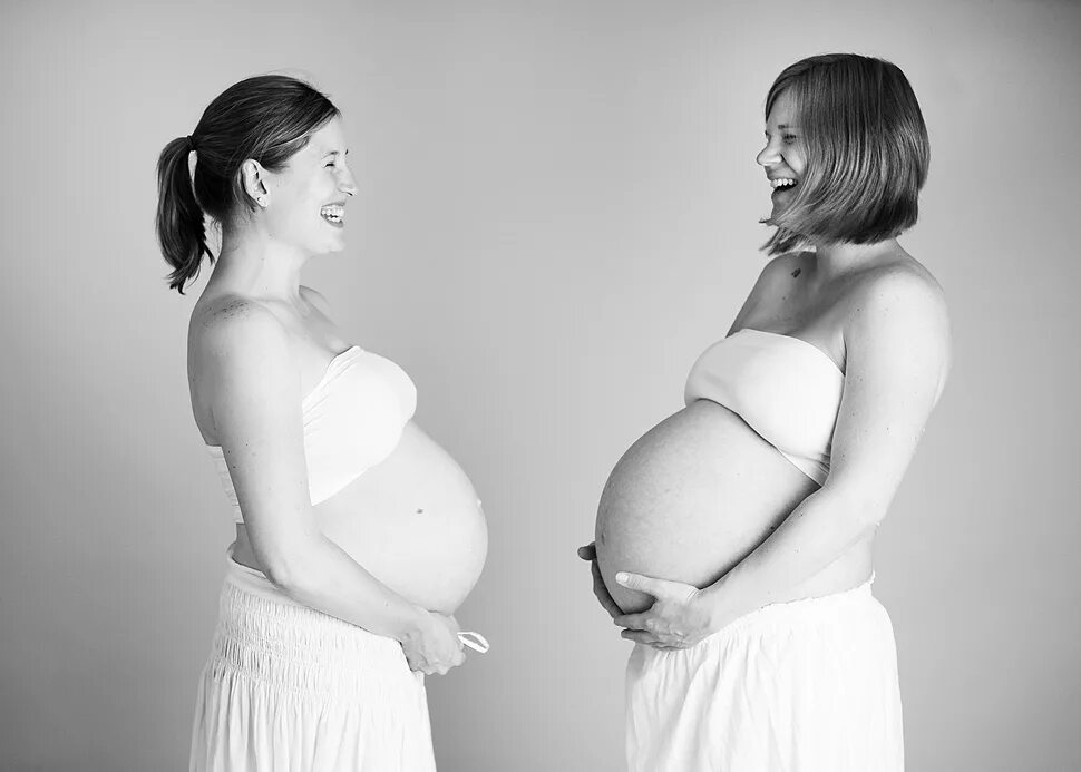 Вторая беременность девочкой. Две беременные. Несколько беременных женщин. Красивые беременные женщины.