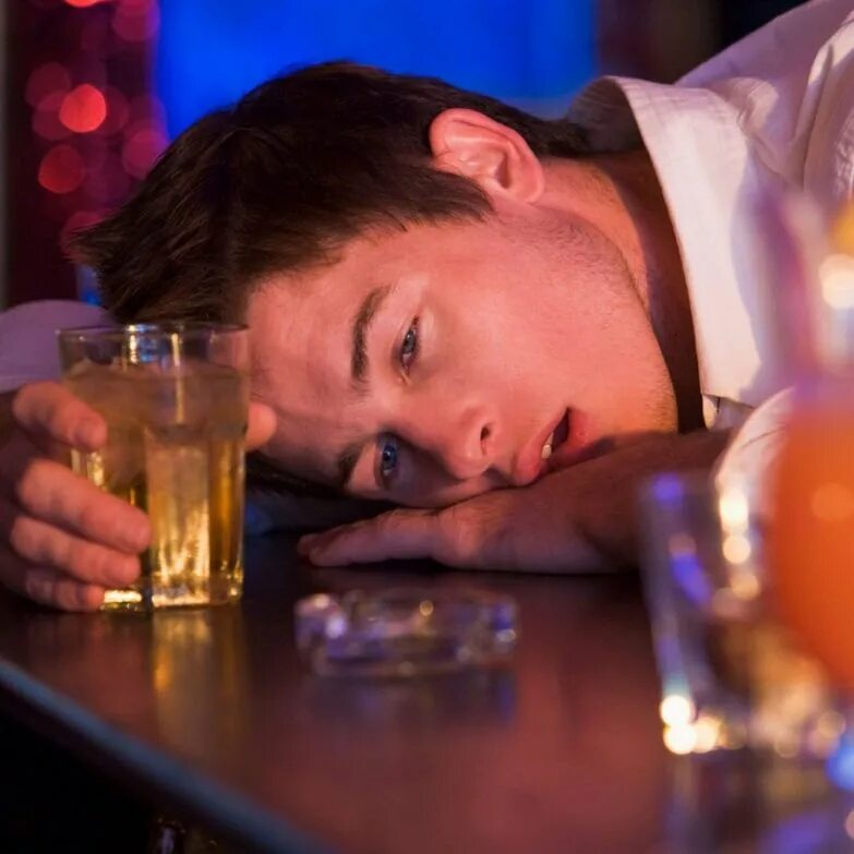 После выпивки. Причины алкогольной эйфории. Злоупотребление алкоголем. Алкоголики быстро пьянеют. Запой.