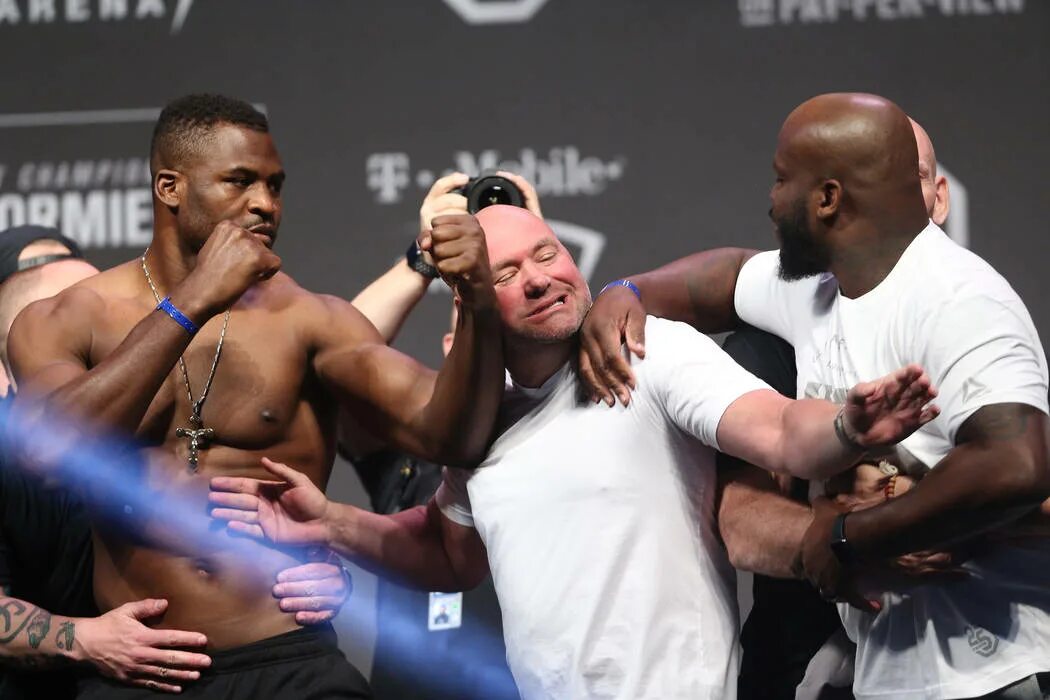 Dana White Ngannou. Francis Ngannou Dana White. Фрэнсис Нганну стероиды. Тренер Нгану. Нгану рост