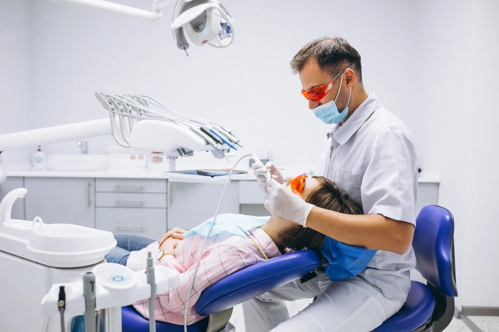 Зубной сегодня. Стоматология Алекс Жуковский. Сайт стоматологии. Dentist стоматология. Стоматология в Великобритании.