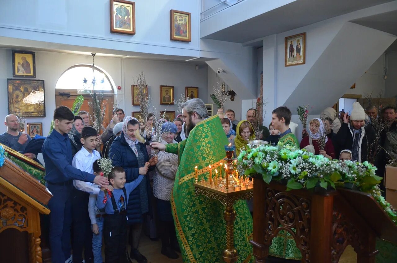 Храм в честь иконы божией матери знамение ханты мансийск. Храм знамения ханты мансийск расписание. Храм знамения ханты мансийск расписание. Храм знамения ханты мансийск расписание. Бал ханты мансийская епархия.