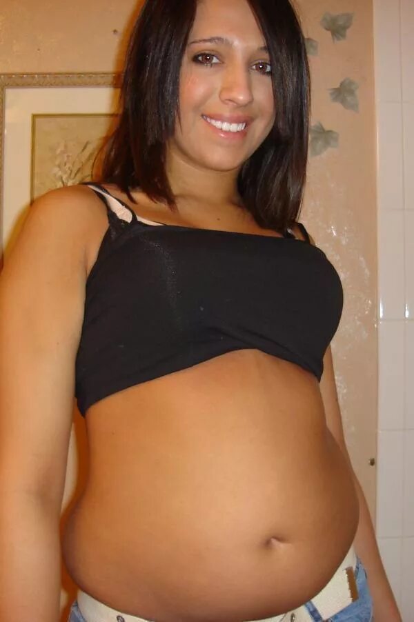 Чубби юнг. Чабби белли герл belly pregnant. Девушки биг белли стаффинг. Мария стаффинг. Девушки с пухлыми животами.