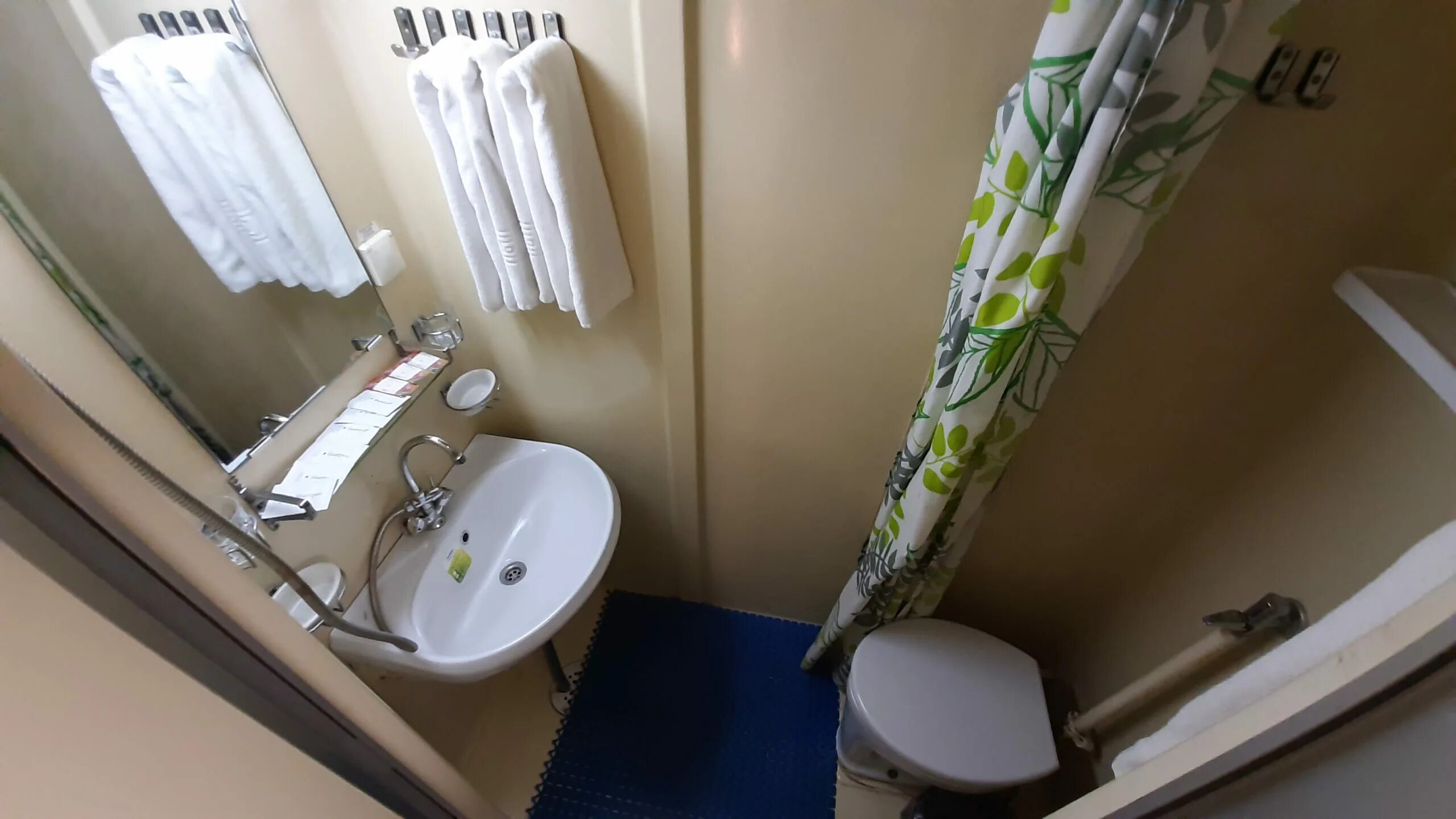 теплоход владимир маяковский каюты альфа. теплоход владимир маяковский каюты полулюкс. теплоход маяковский пермь. трехместная каюта на теплоходе владимир маяковский. теплоход владимир маяковский каюты сигма.