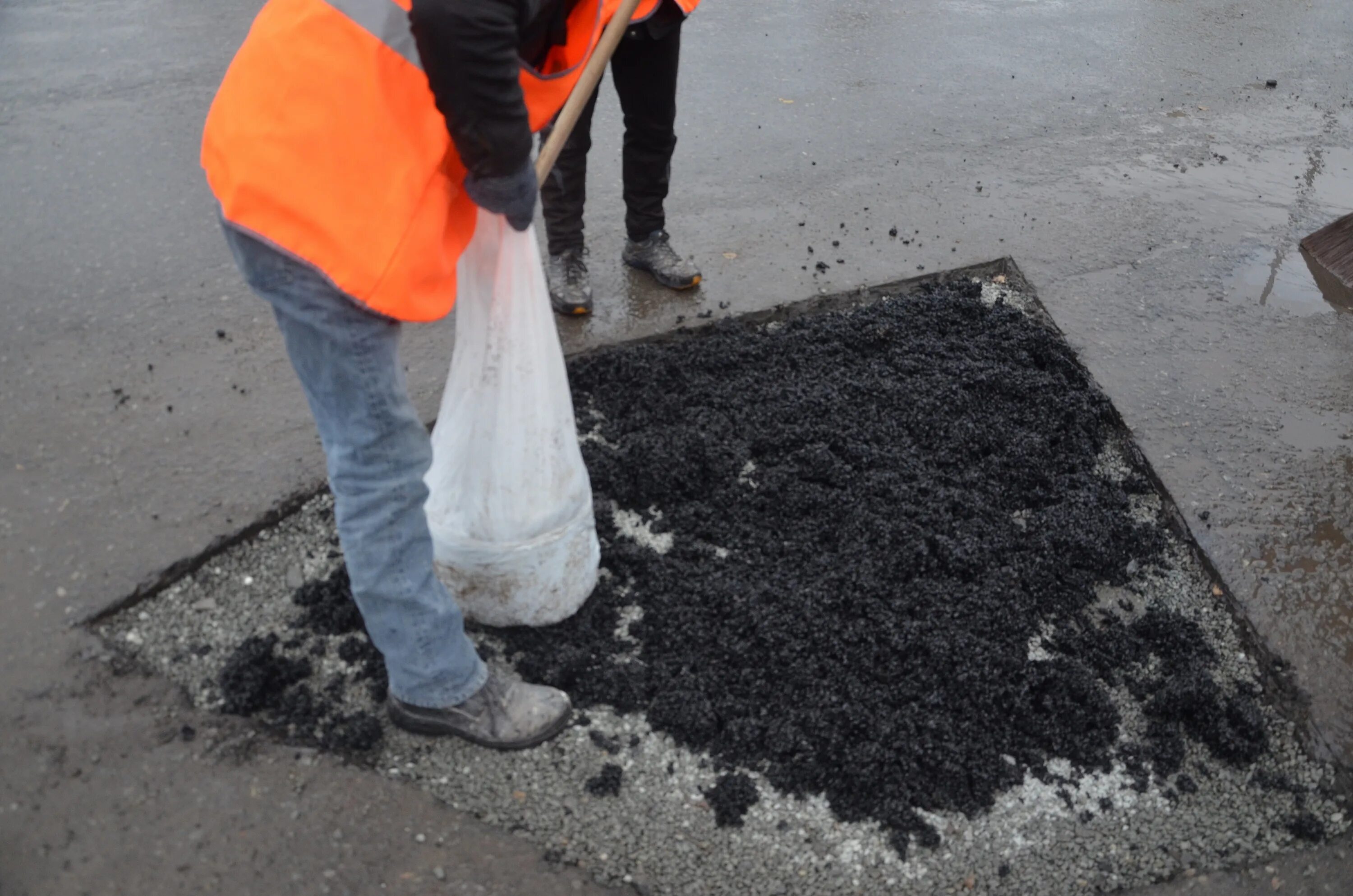 Холодный асфальт BETONKRAFT. Асфальт холодный 30 кг. Холодная асфальтобетонная смесь. Асфальтобетон в мешках. Технология холодного асфальта