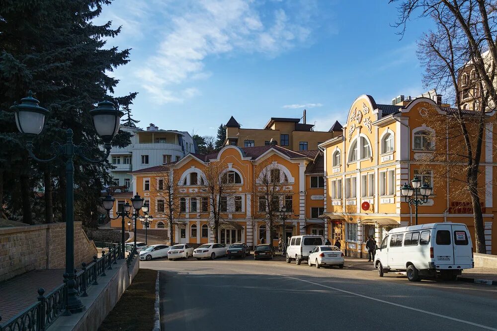 Кисловодск ул Урицкого. Кисловодск. Улица Герцена. Курортный район Кисловодска. Кисловодск улицы. Красивые улицы кисловодска