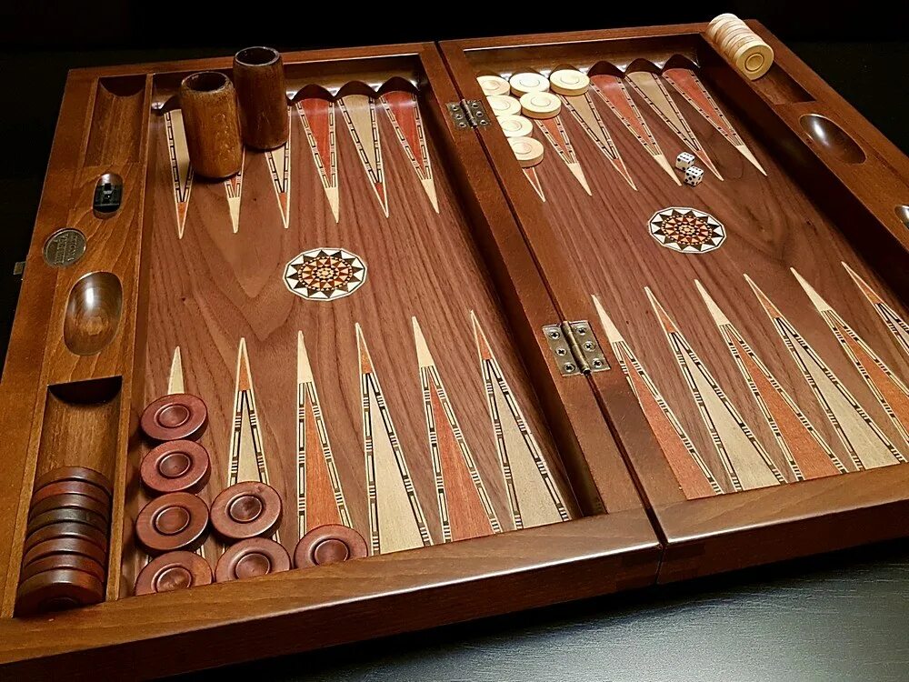 Нарды на английском. Подарочные нарды Backgammon. Мини нарды Данхилл. Нарды Атлантида орех антик.